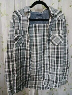 Men's M American Rag Gray and White Plaid Button-up